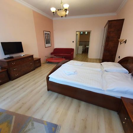 Evergreen Apartments Hotel Κάρλοβι Βάρι Εξωτερικό φωτογραφία