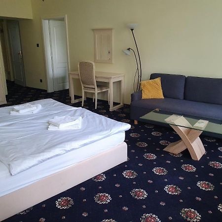 Evergreen Apartments Hotel Κάρλοβι Βάρι Εξωτερικό φωτογραφία