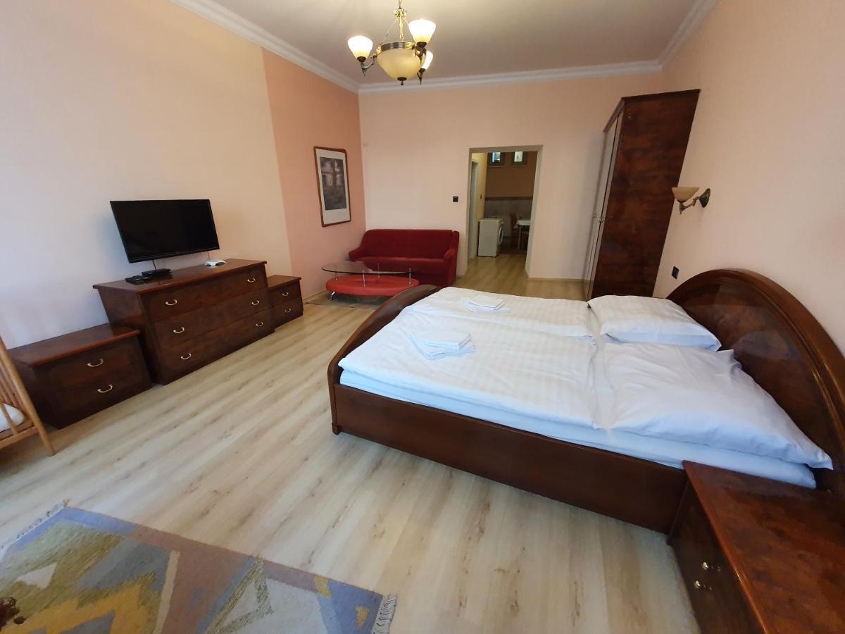 Evergreen Apartments Hotel Κάρλοβι Βάρι Εξωτερικό φωτογραφία