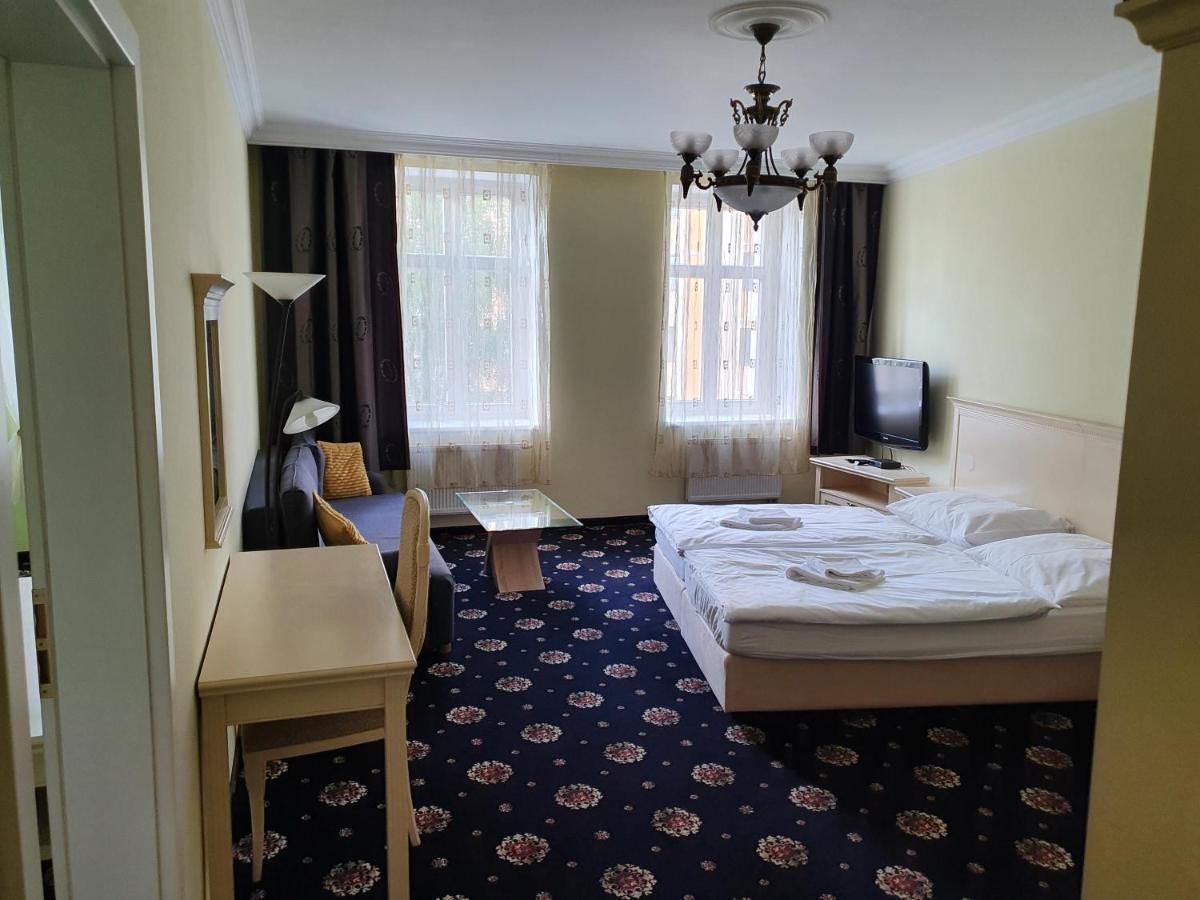 Evergreen Apartments Hotel Κάρλοβι Βάρι Εξωτερικό φωτογραφία