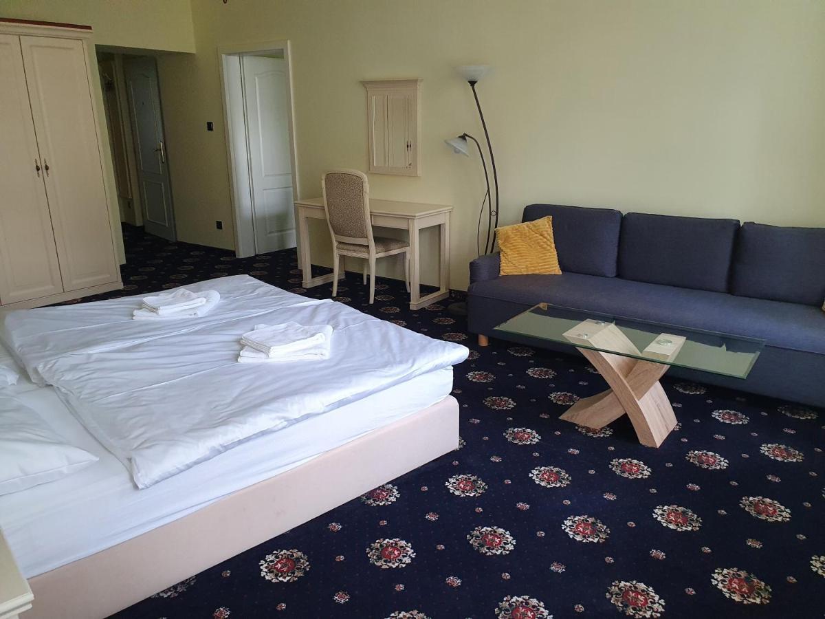 Evergreen Apartments Hotel Κάρλοβι Βάρι Εξωτερικό φωτογραφία