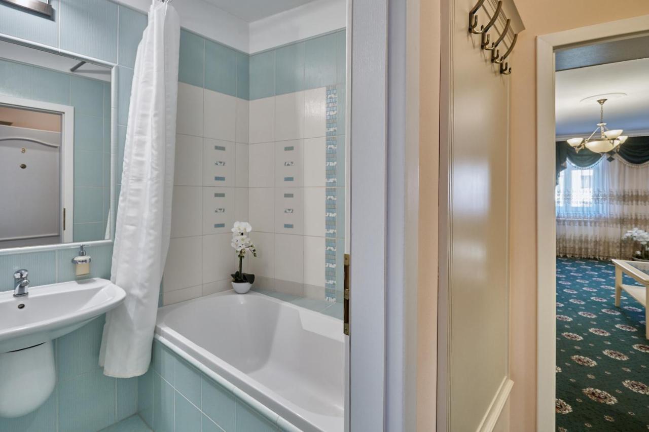 Evergreen Apartments Hotel Κάρλοβι Βάρι Εξωτερικό φωτογραφία