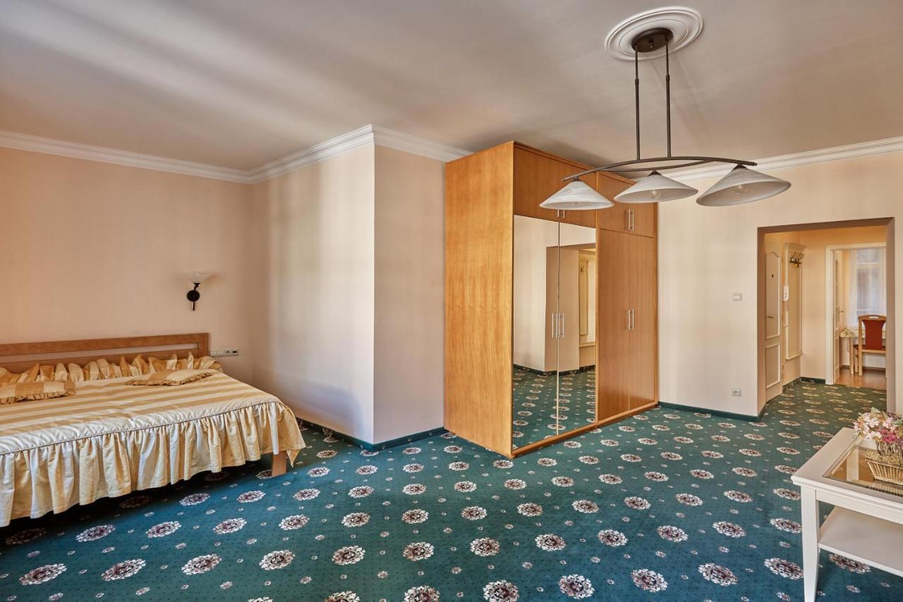 Evergreen Apartments Hotel Κάρλοβι Βάρι Εξωτερικό φωτογραφία